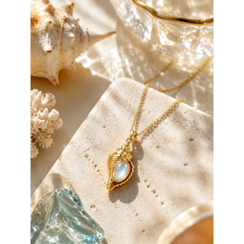 Conch Shell Pearl Necklace