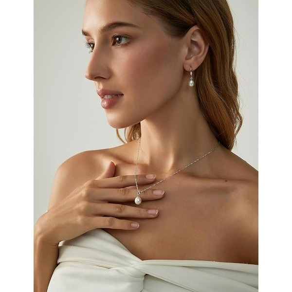 Teardrop Pearl Pendant Necklace