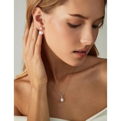 Teardrop Pearl Pendant Necklace