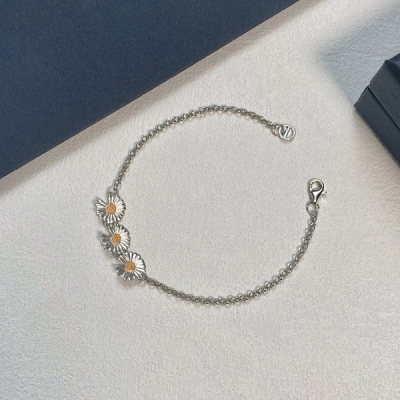 Three Daisy Silver Bracelet
