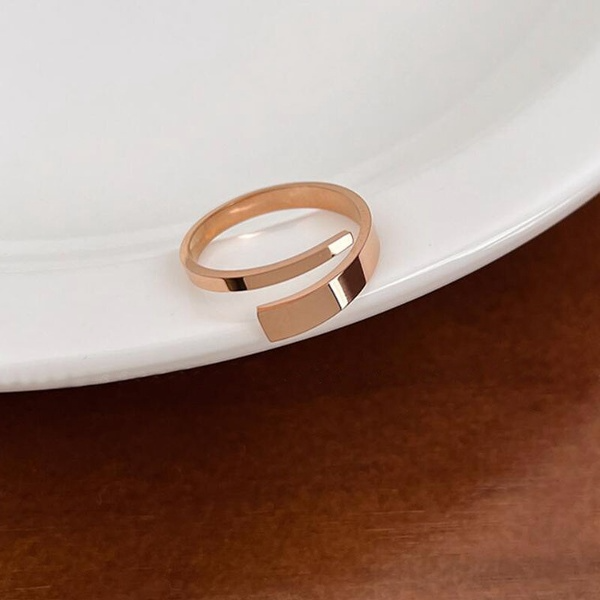 Rose Gold Open Twist Ring