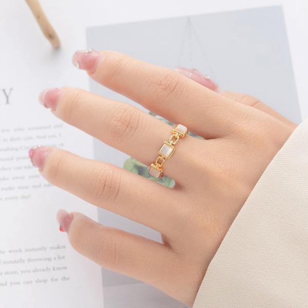 Square Shell Chain Link Ring