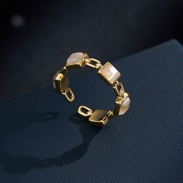 Square Shell Chain Link Ring
