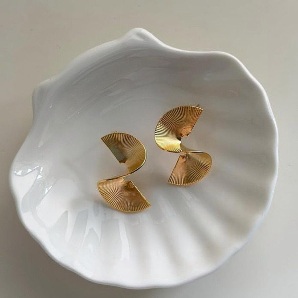 Twisted Fan Gold Earrings