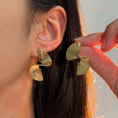 Twisted Fan Gold Earrings