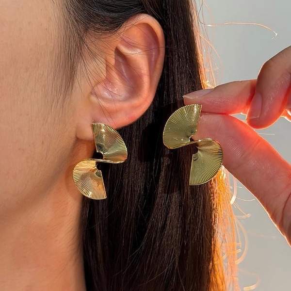 Twisted Fan Gold Earrings
