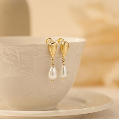 Teardrop Pearl Drop Earrings