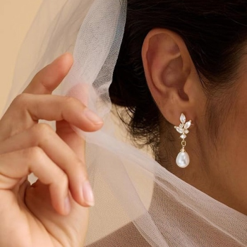 Leaf Crystal Pearl Earrings